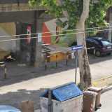 Siamo nel quartiere Libert�, nel rione pi� multiculturale di Bari. In corso Italia, quasi ad angolo con via Manzoni, da un mese a questa parte � nato una sorta di �villaggio� costruito con legno riciclato, cartoni e materassi